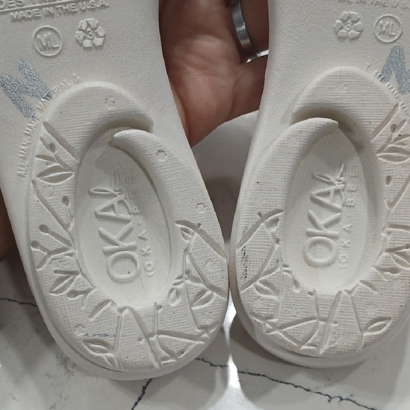 OKA b. White Sandals with Blue Bow Sz M/L might Fit 8-9 - Picture 6 of 8